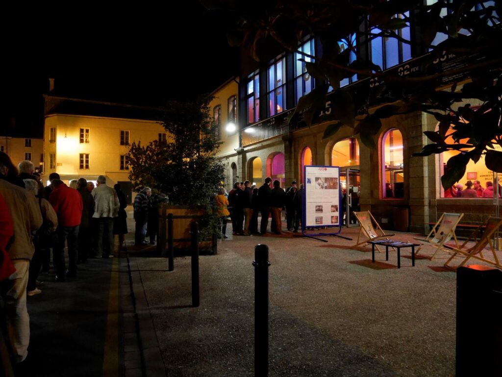 Bogue d'or 2015, la queue devant le théatre...